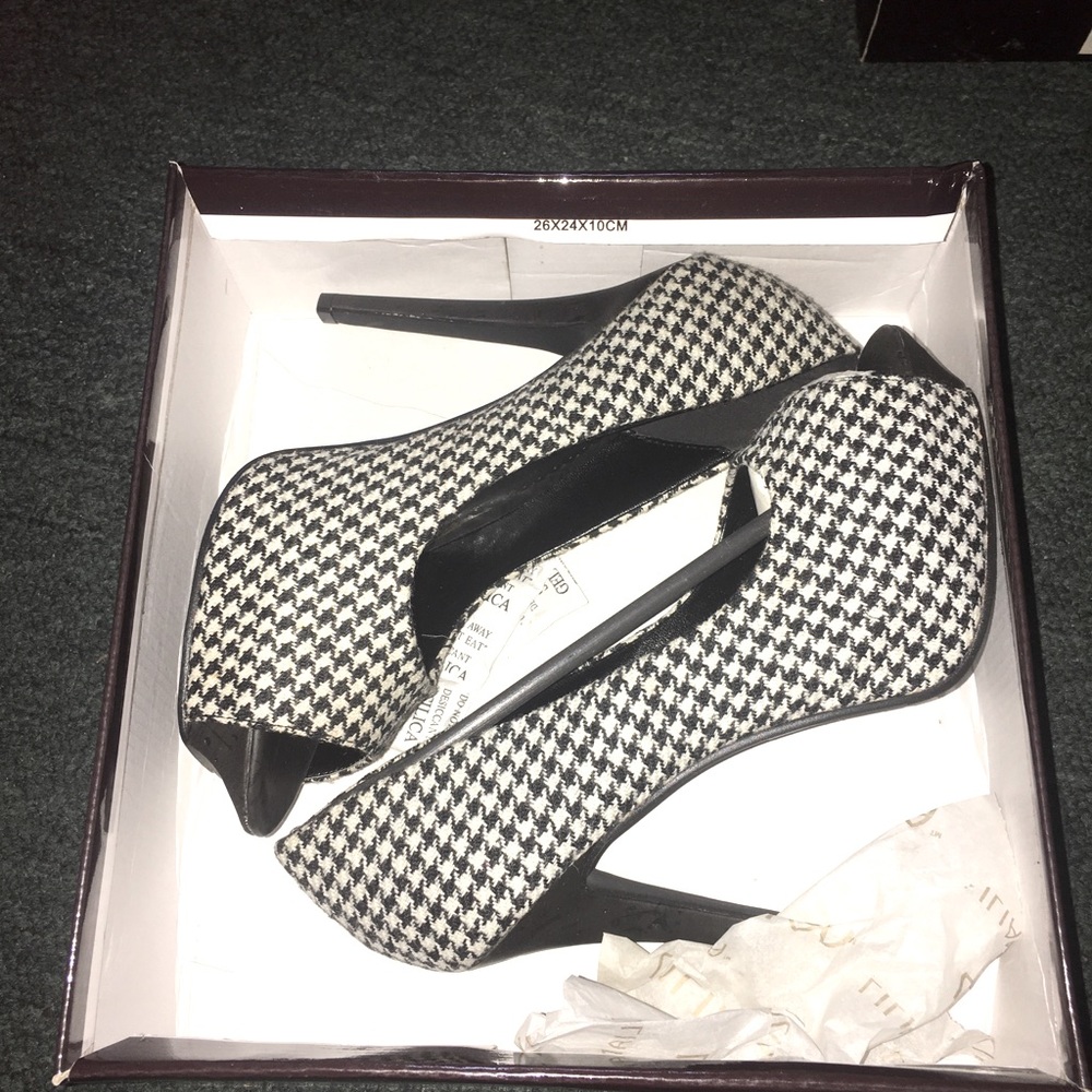 Shoe